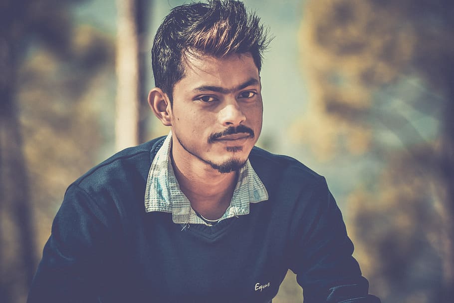 Shallow Focus Photography of Man Wearing Blue Sweater, blur, blurred background HD wallpaper