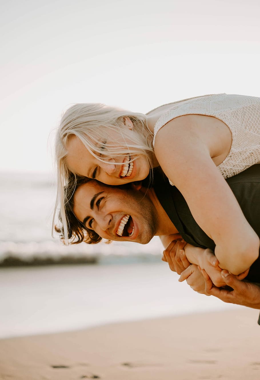 NICK+BECCA, man carrying woman while smiling beside seashore HD wallpaper