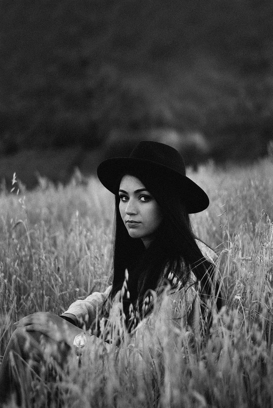 selective focus gray scale photography of woman wearing black hat on green grass field HD wallpaper