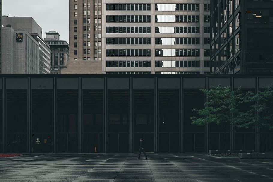 man walking beside gray building, urban Scene, architecture, building Exterior HD wallpaper
