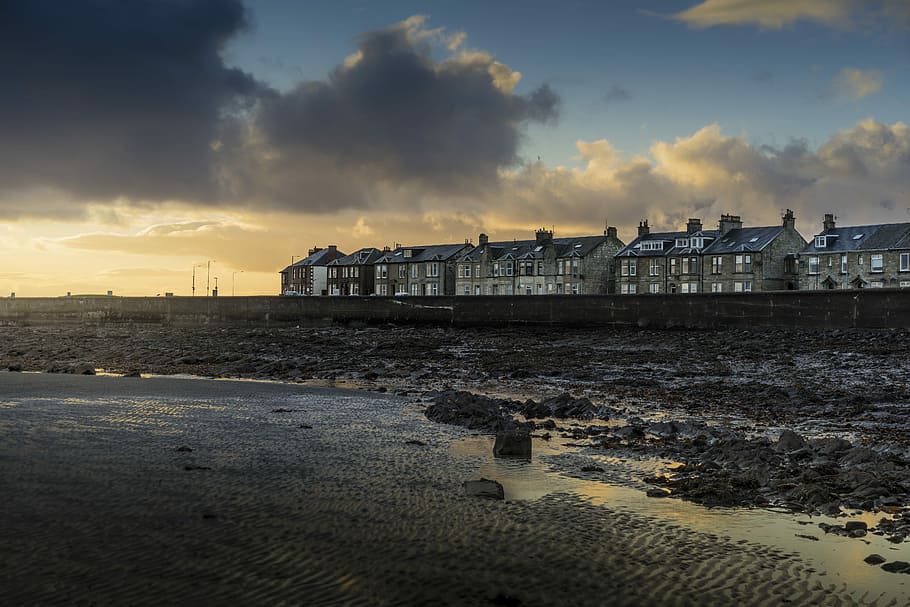 white-and-gray house near mud land under cloudy sky, brown house photography HD wallpaper
