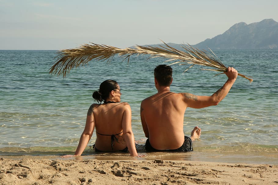 couple sitting on seashore, beach, pair, holiday, sand, man HD wallpaper