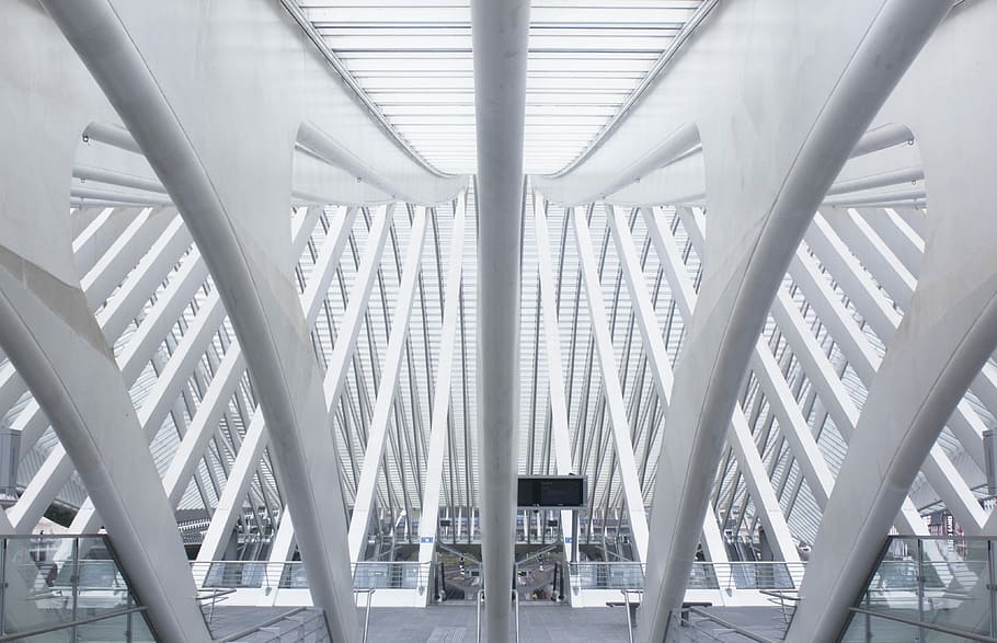 hallway during daytime, white architectural building during daytime HD wallpaper