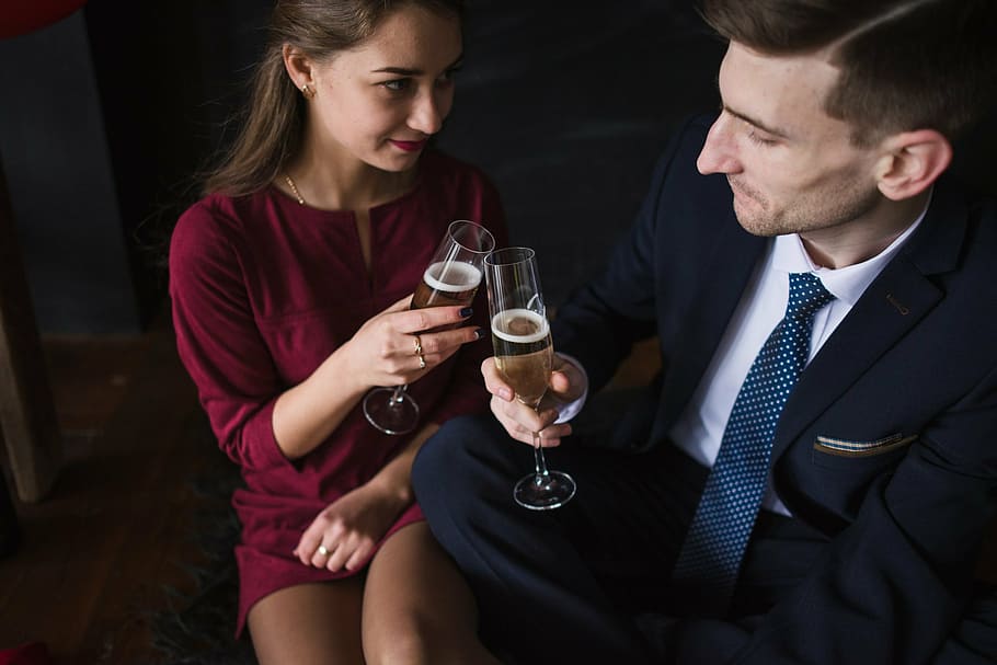 man and woman toasting champagne glass, date, romance, closeness, HD wallpaper