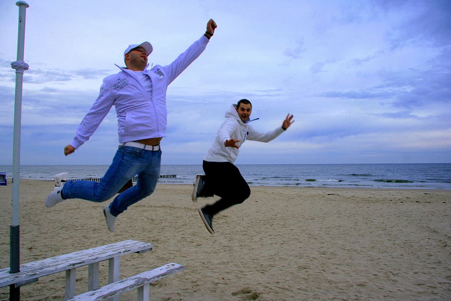 Jump, Teamwork, Sandy, Beach, Sea, Boys, holidays, seaside HD wallpaper