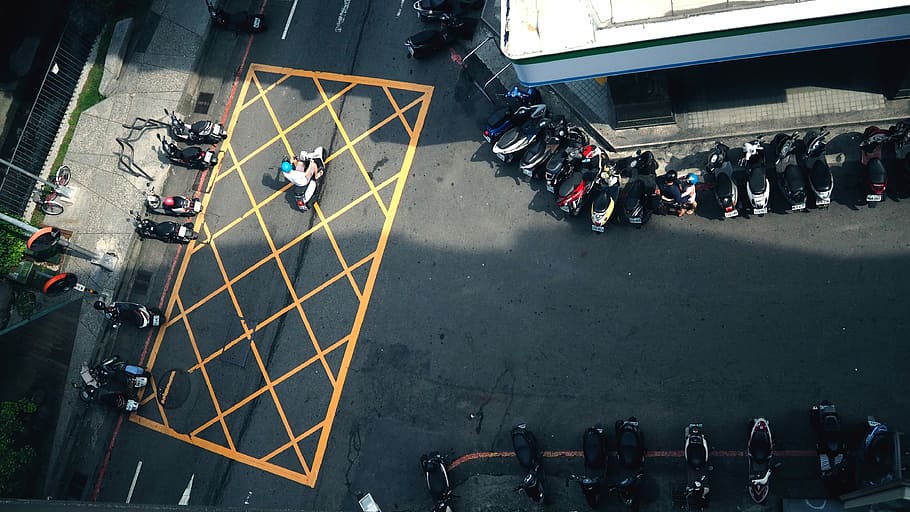 aerial photography of assorted motorcycles, people, street, urban Scene HD wallpaper