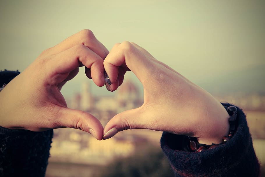 photo of person forming hand heart sign, florence, hart, lovers, HD wallpaper