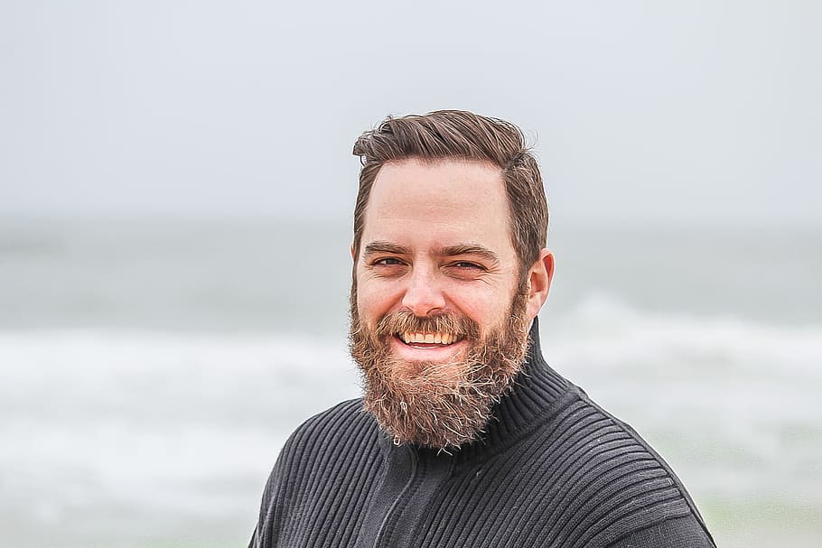 Man Wearing Black Zip-up Jacket Near Beach Smiling at the Photo, HD wallpaper