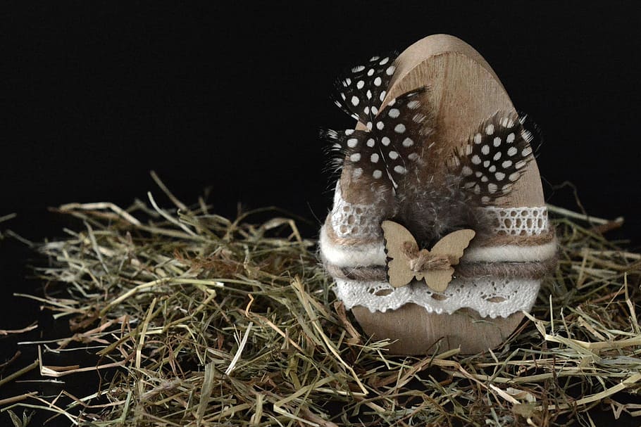 easter egg, wood, feather, easter decoration, happy easter HD wallpaper