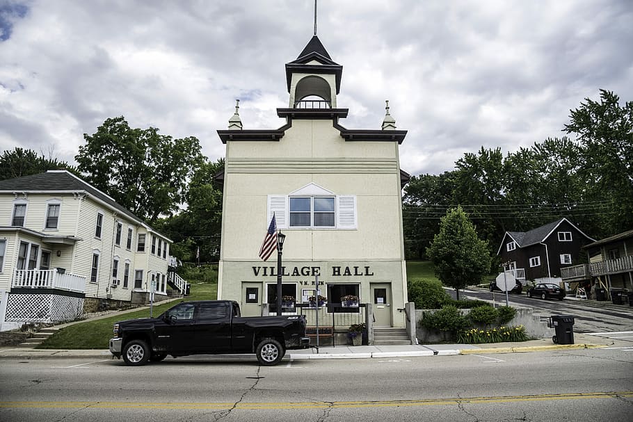 Village Hall in Downtown Deerfield, buildings, car, clouds, public domain HD wallpaper