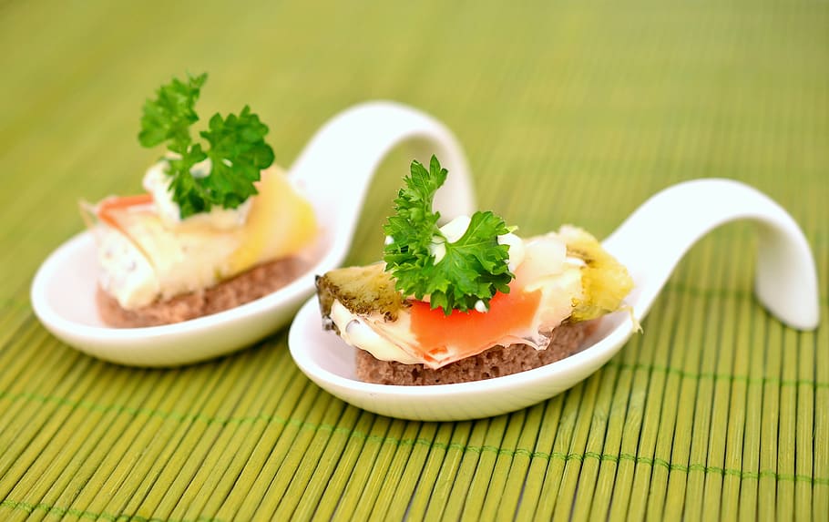 appetizer with leafy green on white ceramic spoon, chunks, wreak HD wallpaper