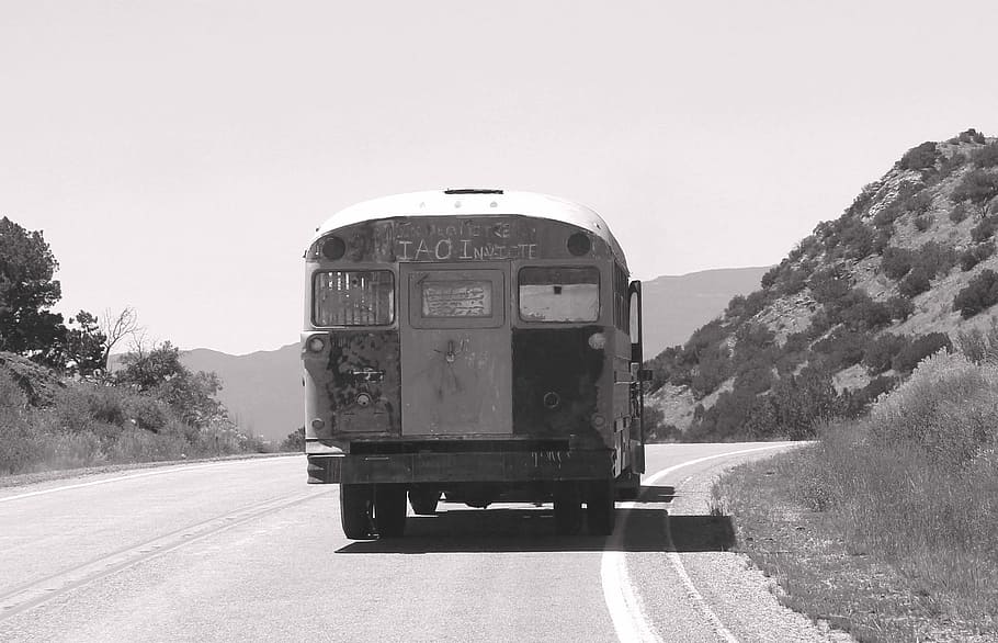 New Mexico, Turquoise Trail, Old Bus, vintage, highway, towing vehicle, HD wallpaper