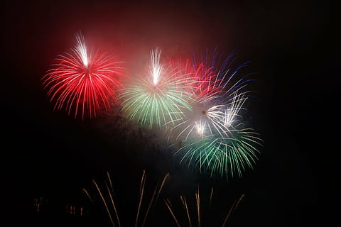 green and red fireworks, rocket, white, bombshell, new year's eve HD wallpaper
