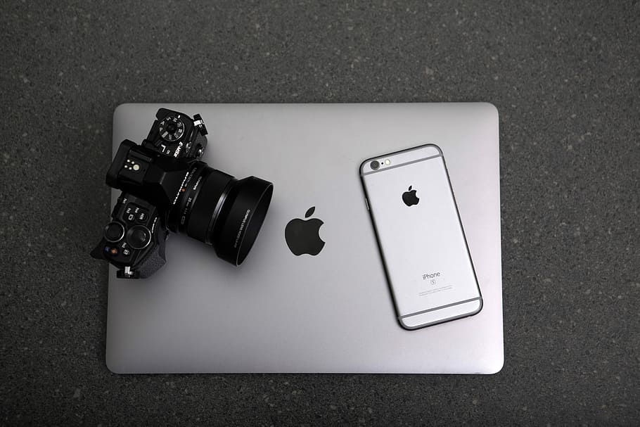 Macbook with Camera and Iphone, apple, photos, public domain HD wallpaper