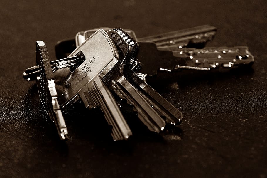 close-up photography of key lot, keys, macro, no people, day HD wallpaper