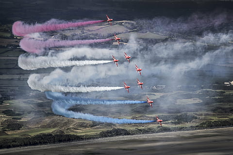 airshow at daytime, red, arrows, raf, jet, plane, newcastle HD wallpaper