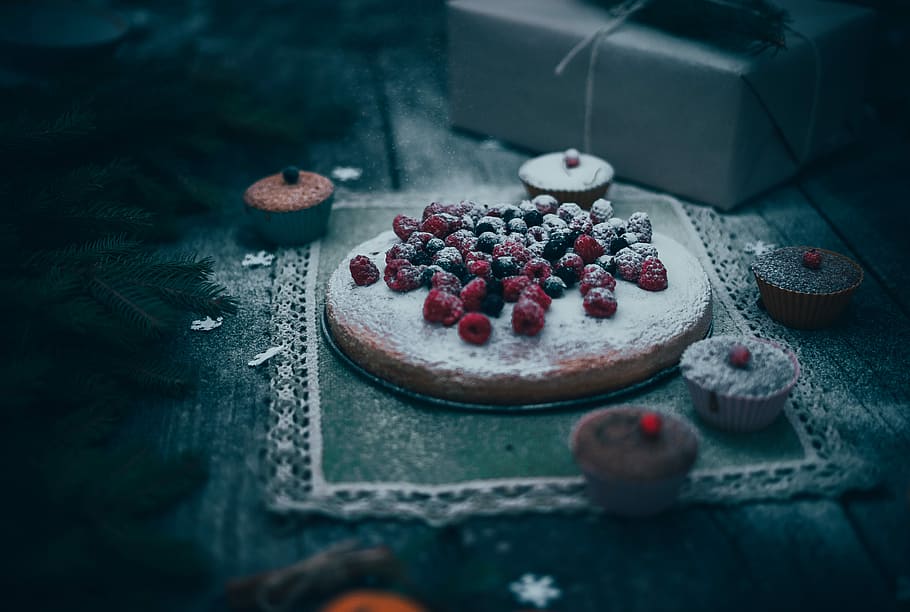 homemade christmas pie, raspberry fruit, cake, berries, parcel HD wallpaper