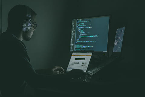 person using laptop computers, man using laptop computer, screen HD wallpaper
