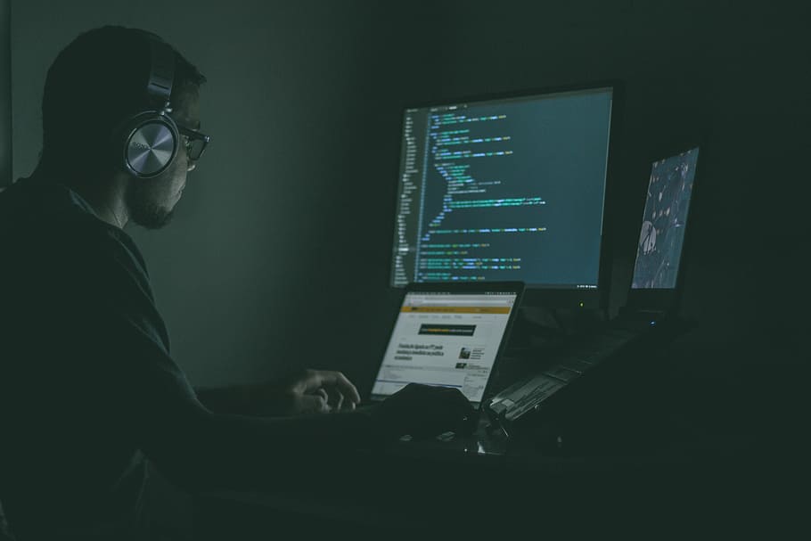 person using laptop computers, man using laptop computer, screen HD wallpaper