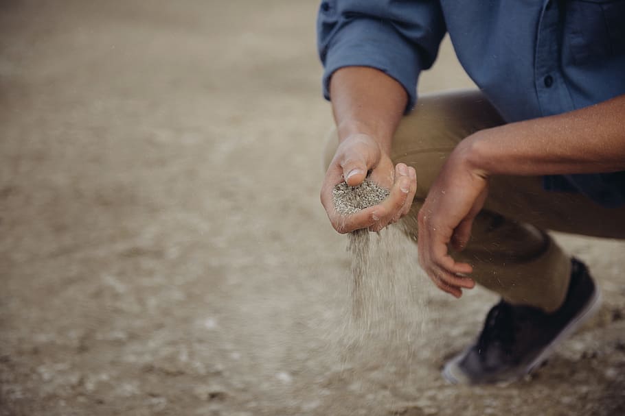 man holding gray sands, hands, guy, people, beach, human hand HD wallpaper