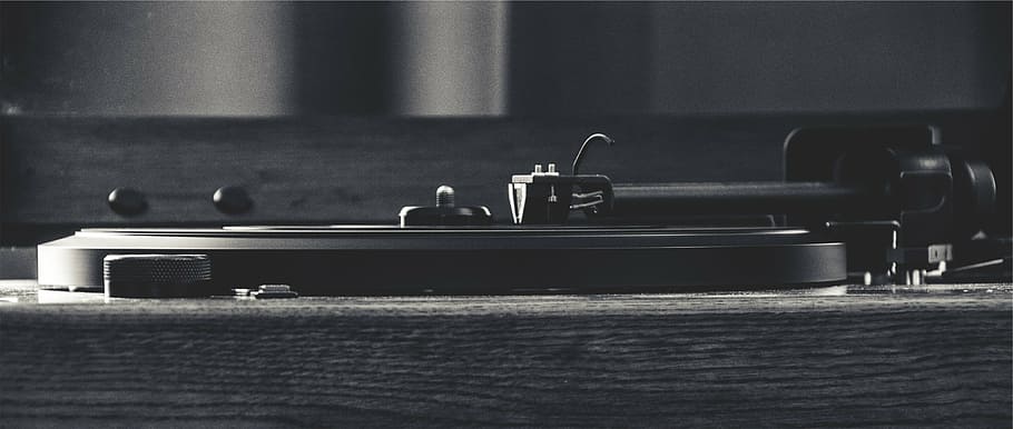 grayscale photography of turntable, record, vinyl, needle, tonearm HD wallpaper
