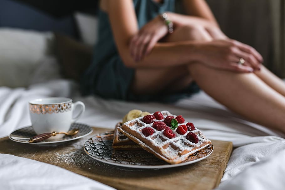 Breakfast in bed - waffles with raspberries and cup of coffee on the tray, HD wallpaper