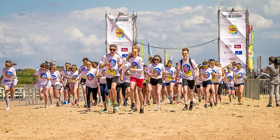 people running on dirt road at daytime, Runners, Jogging, Start HD wallpaper