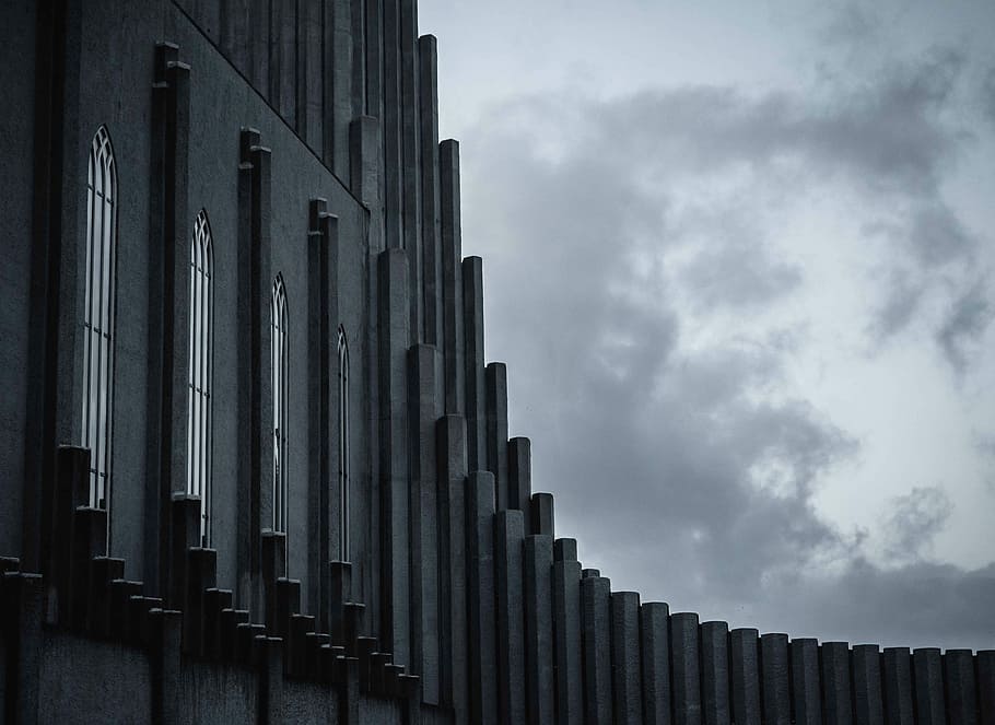 grayscale photography of building under cloudy sky, building under clouds HD wallpaper