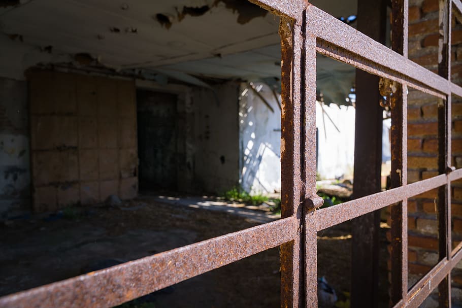 dirty, house, rust, window, abandoned, daylight, decay, destroyed HD wallpaper