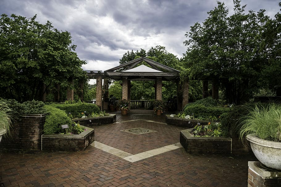 Gazebo in the Chicago Botanical Gardens under stormy Skies, clouds, HD wallpaper