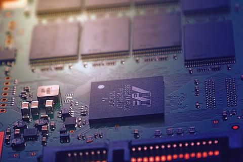 black and gray computer motherboard, closeup photography of integrate circuits on board HD wallpaper