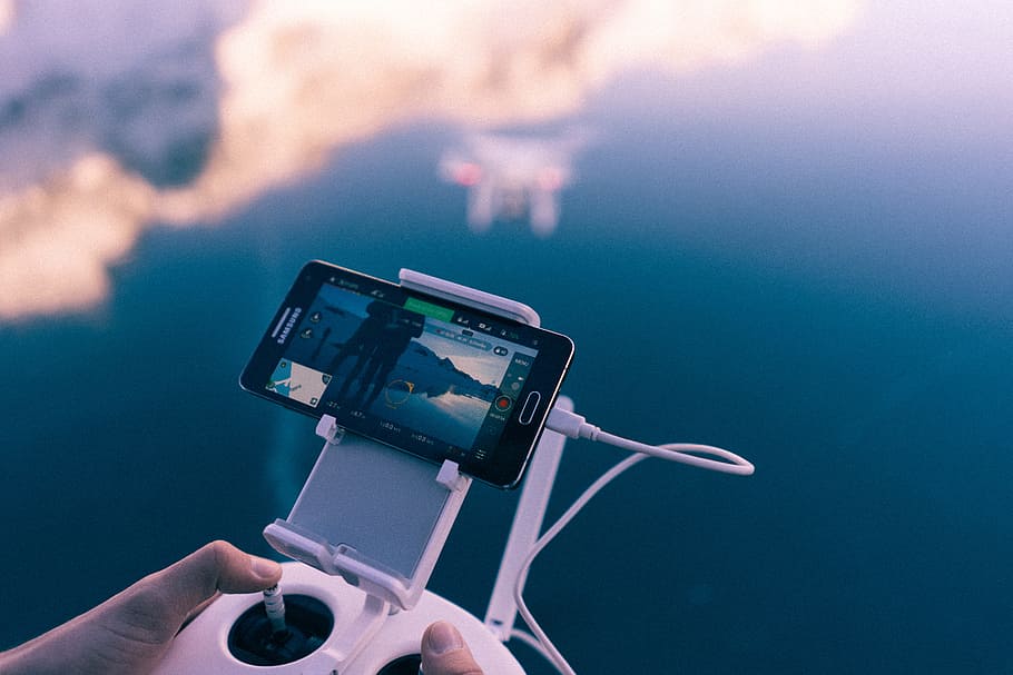 smartphone on phone holder, black playing quadcopter, drone, hand HD wallpaper