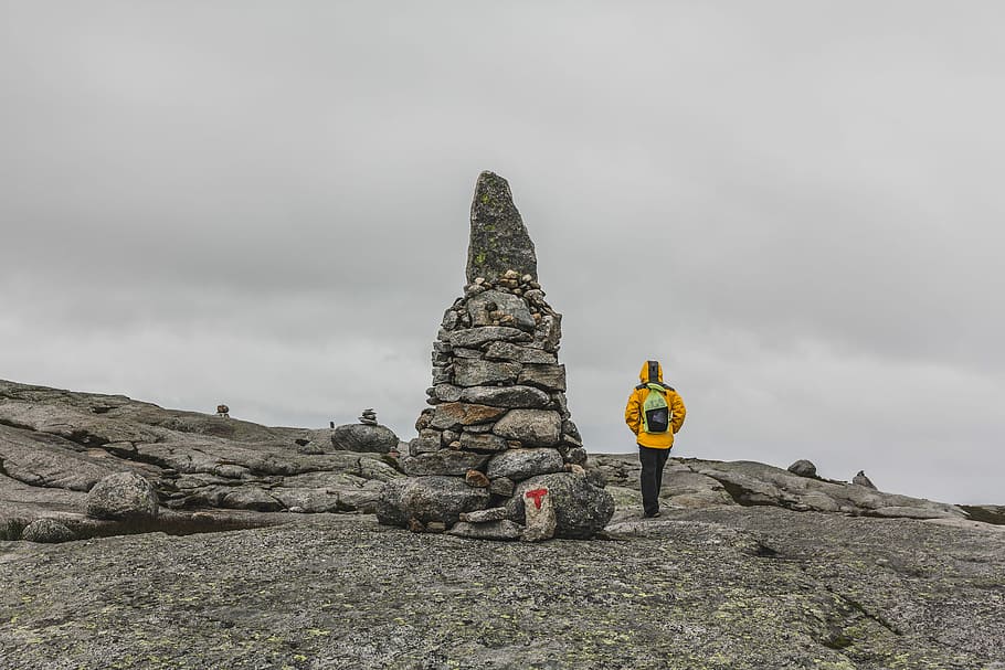 Kierag, Norway, man standing beside gray rock in mountain, stone HD wallpaper
