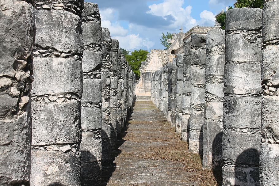gray concrete pillar pathway, mexico, maya, chichen itza, kukulcan HD wallpaper