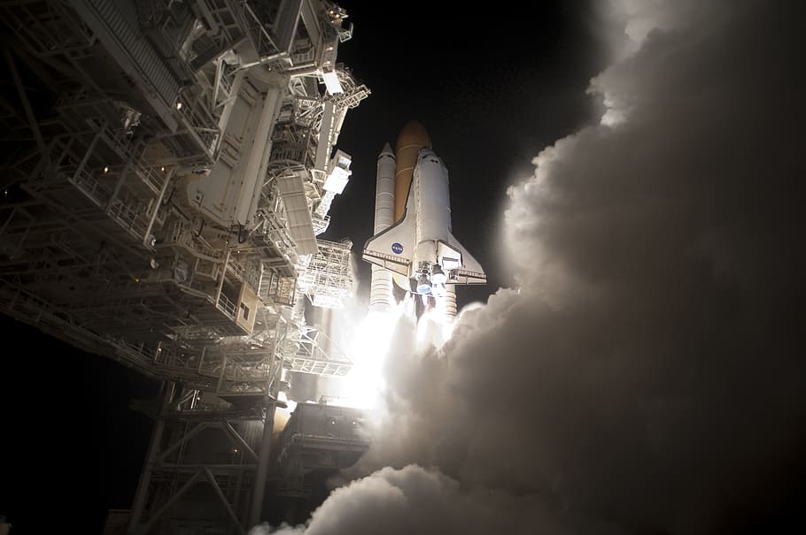 white rocket ship, launch, liftoff, night, space shuttle, discovery HD wallpaper