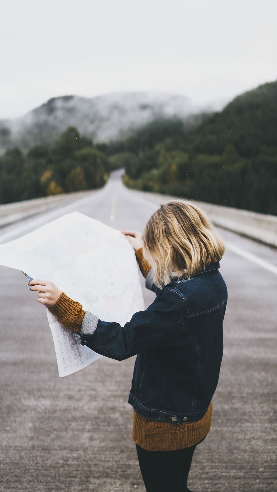woman looking at map while standing on road, woman reading newspaper at the road HD wallpaper
