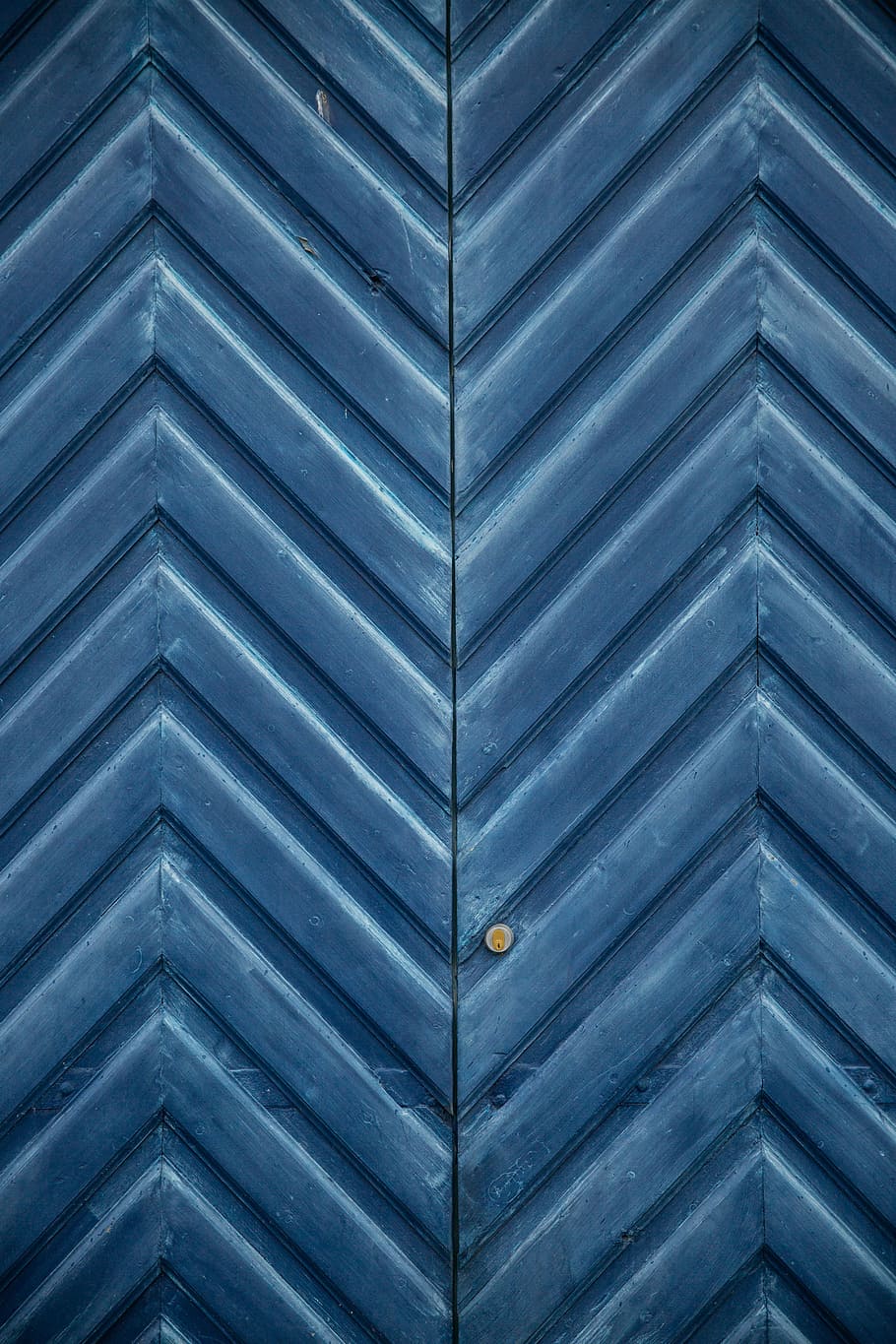 blue wooden chevron wall, black wall pavements, pattern, zigzag, HD wallpaper