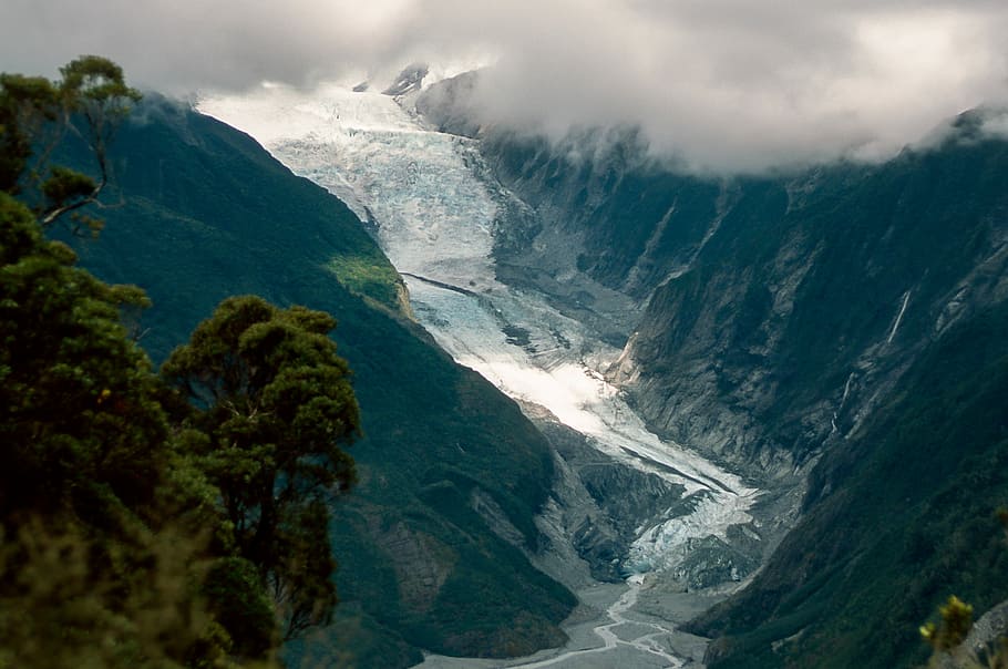 Franz Josef Glacier, areal view of green mountains, mountain range