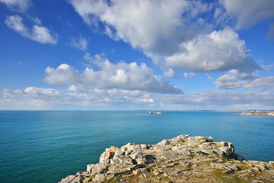 rock formation near body of water at daytime, sky, blue, clouds HD wallpaper