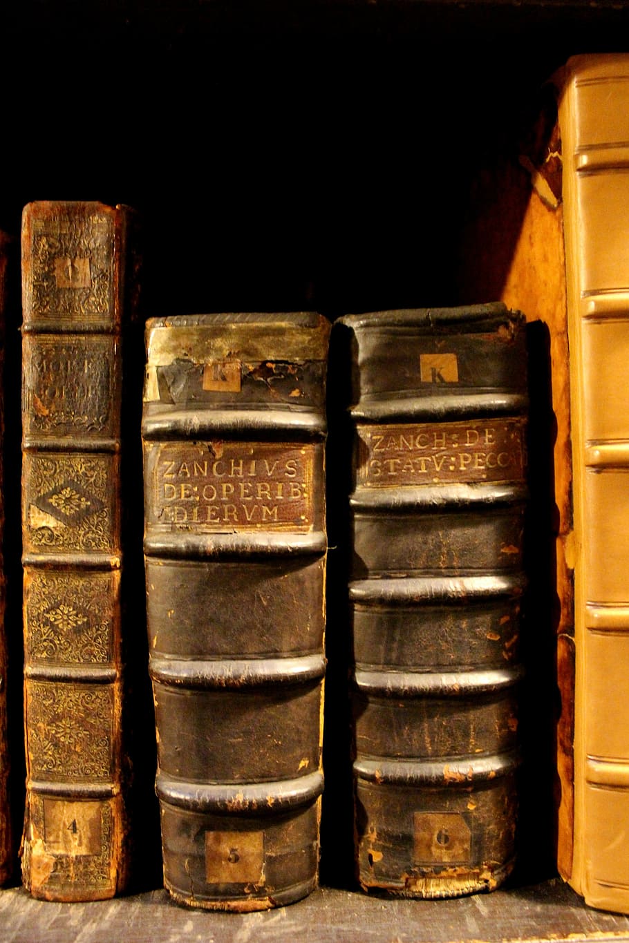books, bookshelf, library, reading, learning, vintage, stack HD wallpaper