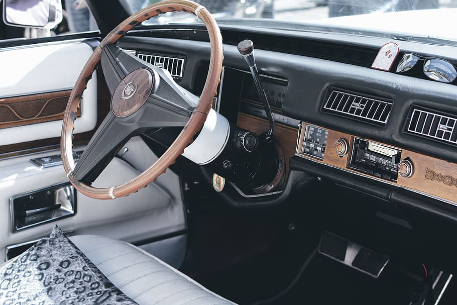 Brown and Black Car Steering Wheel, dashboard, emblem, gear shift HD wallpaper