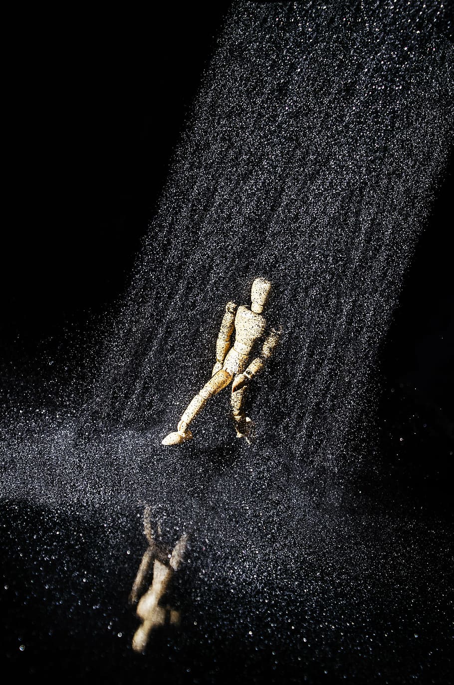 wooden man, sand, reflection, macro, close-up, night, no people HD wallpaper