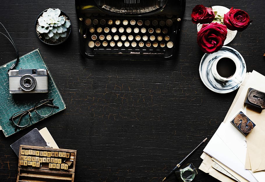 black typewriter on table, vintage, desk, glasses, wallpaper, HD wallpaper