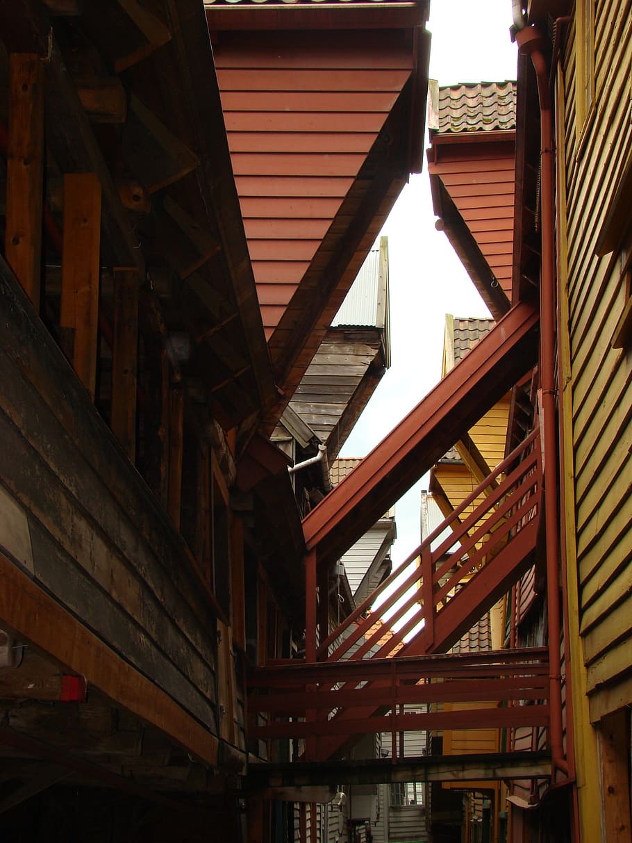 bergen, red, angles, shadows, wood, architecture, built structure HD wallpaper