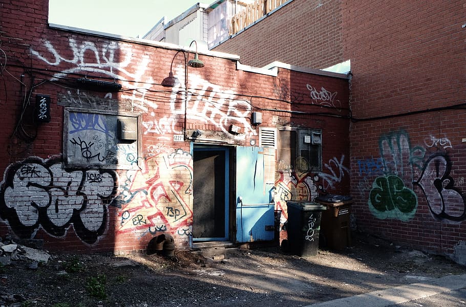 black plastic trash bin in front of building, graffiti, vandalism, HD wallpaper