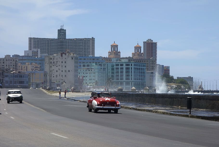 classic red traveling on road near buildings during daytime, cuba, HD wallpaper