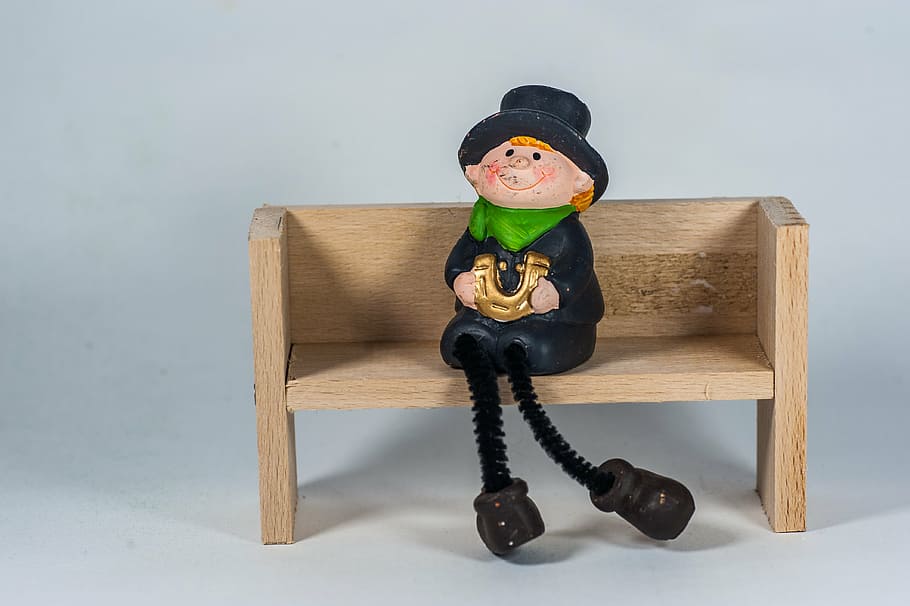 wooden bench, chimney sweep, horseshoe, hat, sitting, shoes, HD wallpaper