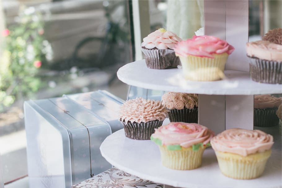 cupcake on rack, cupcakes, dessert, icing, sweets, treats, food HD wallpaper