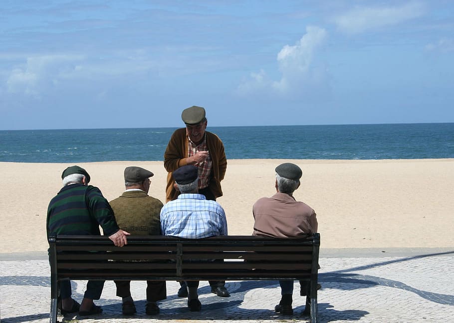 man standing infront of four men sitting on bench during daytime, HD wallpaper