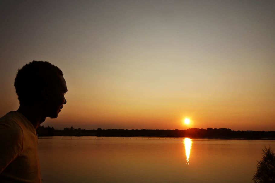 sea, water, ocean, reflection, sunset, sky, orange, people HD wallpaper